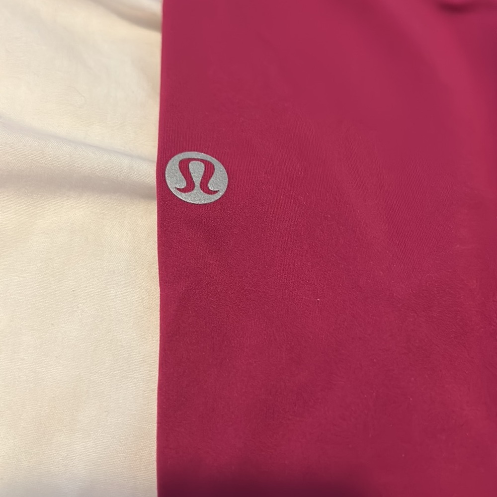 Size 2 Lululemon Ripened Raspberry Leggings - Picture 3 of 3